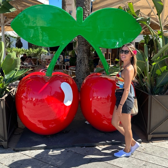 Meet your Posher, Julie - Picture 1 of 1